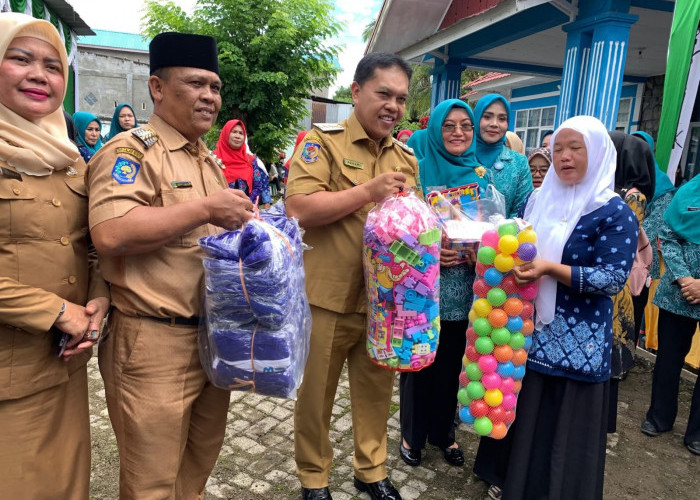 Komitmen Majukan PAUD di Lebong, Dian Rismawati Azhari Serahkan APE