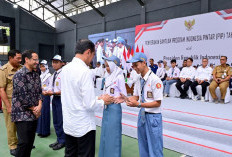Jokowi & Mas Nadiem Bagi-Bagi Dana PIP 2024 di Jateng