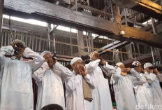 Unik! Azan di Masjid Indonesia Ini Dikumandangkan 4-7 Muazin Sekaligus
