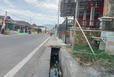 Camat Imbau Warga Stop Buang Sampah ke Sungai