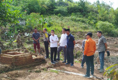  Gerak Cepat Wabup Bambang Tinjau Rumah Warga Terseret Banjir 