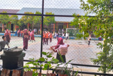 Pengadaan Seragam Gratis Belum Pasti