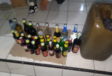 Polisi Sita Puluhan Botol Miras 