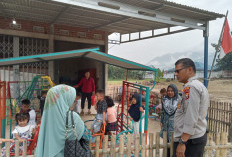 Kapolsek Lebong Tengah Sambangi TK, Beri Motivasi Belajar Sejak Dini