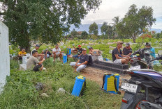 Pemdes Semelako Atas Gotong Royong Bersihkan Makam