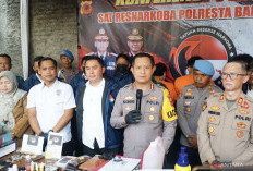 Polisi Bongkar Rumah Industri Tembakau Sintetis di Bandung