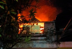 Perempuan Tewas dalam Kebakaran Ruko Sepeda di Surabaya
