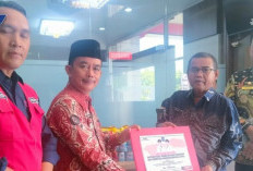 Wabup BU Serahkan Bantuan untuk Korban Kebakaran Banjarsari Enggano