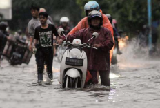  Tips Melewati Banjir dengan Aman Menggunakan Sepeda Motor