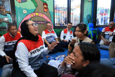 Peringati Hari Anak Nasional, Pertamina Bagikan Paket Seragam Sekolah di Balikpapan