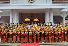 Bupati dan Wabup BU Disambut Adat Minang dan Rejang