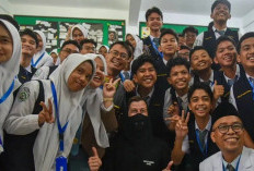 Alan Walker Tempuh 28 Jam Dari As ke Medan, Temui Guru Musik dan Siswanya yang Viral