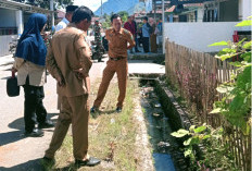 Camat Lebong Sakti Geram, Irigasi Pasar Ujung Tanjung I Penuh Sampah
