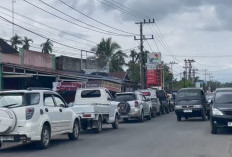 Isu Krisis BBM Picu Antrean Panjang di SPBU Muara Aman