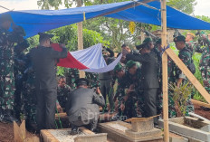 Tembakan Salvo Iringi Pemakaman Almarhum Mayor (Cpl) Anda Rohanda