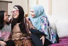 Apakah Wajib bagi Anak Memberi Uang kepada Orang Tuanya?
