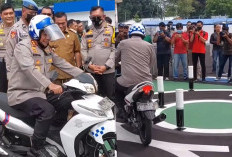 Viral di Media Sosial, Jenderal Polisi Kesusahan Saat Coba Ujian Praktik SIM C, Netizen: Bikin Sendiri Susah S