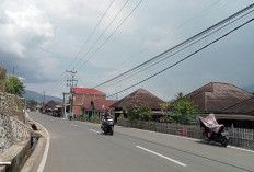 Kabel Listrik Nyaris Sentuh Jalan, Warga Khawatir Keselamatan Terancam