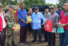 Wabup BU Serahkan Bantuan Korban Kebakaran di Desa Fajar Baru