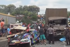 Odong-odong Bermuatan 50 Orang di Batang, Jawa Tengah Ditabrak Truk 