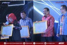 Prestasi Gemilang! Bupati Bengkulu Utara Terima Penghargaan Kearsipan Terbaik se-Provinsi