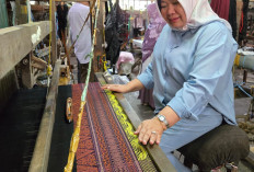 Sekjen MPR Siti Fauziah: Tenun Garut Punya Prospek Bagus, Butuh Dukungan Bahan Baku