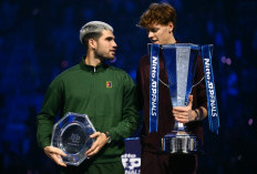 Jannik Sinner Pukul Carlos Alcaraz di Final ATP Finals 2025