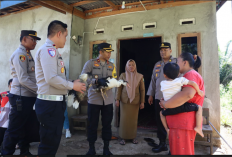 Polres Lebong Salurkan Bantuan untuk Anak Pengidap Stunting