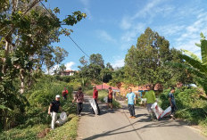 Pemdes Pagar Agung Gelar Gotong Royong Bersihkan Jalan, Peringati Hari Lingkungan Hidup 2025