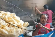 Usaha Kerupuk Rumahan Raup Rp10 Juta Sehari, Produksi Capai 5 Kuintal
