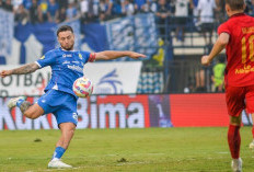 Persib Vs Persija Berakhir Ricuh, Penonton Masuk Lapangan