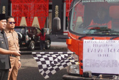 Bupati BU Arie Salurkan Bantuan untuk Warga Enggano