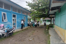 Akses Jalan Menuju Kantor Camat Lebong Tengah Rusak Parah, Pelayanan Publik Terganggu