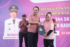 Penantian Panjang Berakhir, 8.344 Honorer di Jember Terima SK PPPK Paruh Waktu