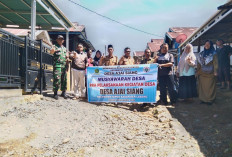 Perlancar Akses Warga, Pemdes Ajai Siang Rehab 95 Meter Jalan Lingkungan 