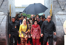 Megawati Berziarah ke Makam Bung Karno, Berjejer Karangan Bunga dari Delegasi 32 Negara