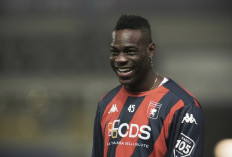 Debut Balotelli di Genoa: Baru Masuk Kena Kartu Kuning