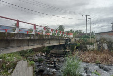 Warga Diminta Stop Buang Sampah ke Sungai