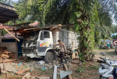 Truk Seruduk Rumah dan Pengendara Motor, Beruntung Tak Ada Korban Jiwa