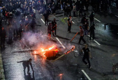 Aksi Tolak UU TNI di Surabaya Chaos, Pendemo Ditangkap Aparat!
