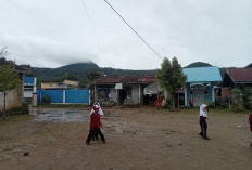 Lapangan SDN 61 Lebong Jadi Kubangan Saat Hujan, Guru Minta Pemerintah Turun Tangan