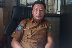 Camat Ingatkan Desa Pajang RAB Baliho APBDes