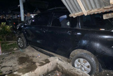 Mobil Tabrak Teras Rumah di Lebong, 3 Orang Terluka