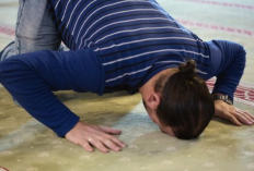 Manfaat Sujud dalam Salat bagi Kesehatan Otak dan Tubuh