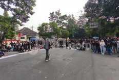 Demo Mahasiswa di Bandung Suarakan Penghentian Total Program MBG