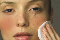 Bingung Makeup Luntur Saat Berkeringat? Ini Tipsnya!