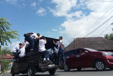 Bawa Penumpang di Atas Atap Mobil, Polisi Tegur Sopir Angkot
