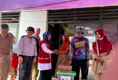PMI Lebong Salurkan Bantuan Sembako untuk Korban Kebakaran