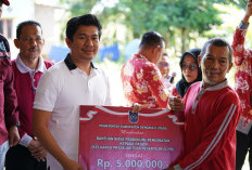 Bupati Bengkulu Utara Salurkan Bantuan Sembako untuk Penyandang Disabilitas