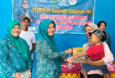 Percepatan Penurunan Stunting, Ketua TP PKK Dian Azhari Salurkan Bantuan PMT 